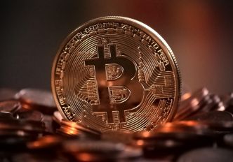 Débuter en cryptomonnaie avec un courtier international : le guide