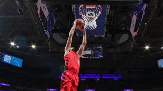Les Lakers ont trouvé leur centre en Deandre Ayton