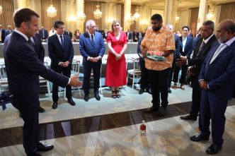 À Paris, Emmanuel Macron a ouvert le sommet sur l'avenir institutionnel de la Nouvelle-Calédonie 