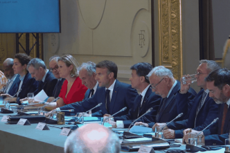 Macron ouvre un sommet à Paris pour sortir de l'impasse en Nouvelle-Calédonie