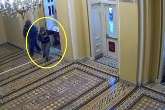 Un participant à l'assaut du Capitole, qui avait voulu se venger des policiers, condamné à la prison à perpétuité