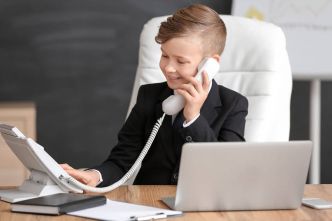 Ce prénom de petit garçon qui veut dire travailleur explose dans les maternités, de plus en plus de familles le choisissent