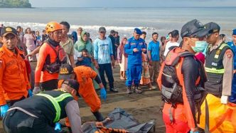 Naufrage d'un ferry au large de Bali : parmi la soixantaine de personnes à bord, 23 ont été secourues, quatre sont décédées, les autres portées disparues