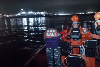 Quatre morts et plusieurs dizaines de personnes disparues après le naufrage d'un ferry au large de Bali