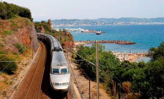 Train, avion, voiture: voici quel transport est le moins cher pour un départ en vacances d'été (ou un week-end à deux)