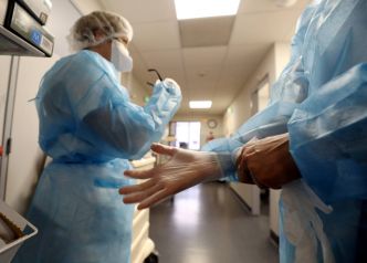 Un homme décède d'un virus "extrêmement rare" en Australie, les symptômes peuvent mettre des années à apparaître