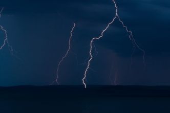Vigilance orages : encore une trentaine de départements en alerte, des risques d'inondation signalés