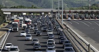 Un premier week-end de vacances chromatiquement chaud sur les routes