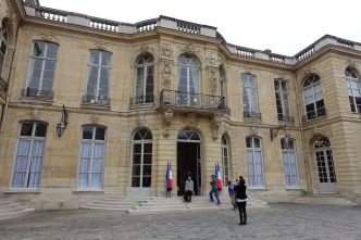Maxence Langlois-Berthelot reste le conseiller culture de Bayrou