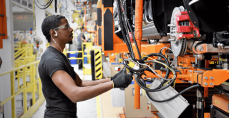 Effet boomerang des tarifs Trump : l'industrie des pièces automobiles en pleine turbulence