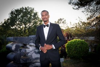 "Le basket ne me manque pas du tout": du parquet aux paillettes, cet ancien joueur des Sharks d'Antibes s'éclate