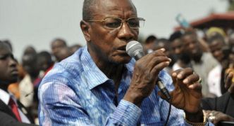 AUJOURD'HUI : 03 juillet 2005, Alpha Condé regagne la Guinée après des années d'exil