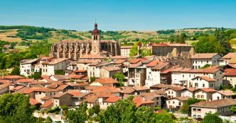 Aux portes du Vercors, ce village doté d'un important patrimoine a été sacré "Village préféré des Français 2025"