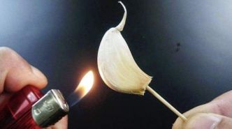 Brûler de l'ail à la maison : que se passe-t-il après 15 minutes ?