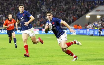 Le Breton Nolann Le Garrec titulaire avec le XV de France contre la Nouvelle-Zélande, associé à un novice à la charnière