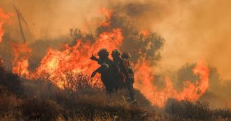 De violents incendies en Crète provoquent l'évacuation de plus d'un millier de personnes