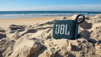 Cette mini enceinte Bluetooth JBL parfaite pour la plage ou la piscine est à seulement 38 € !