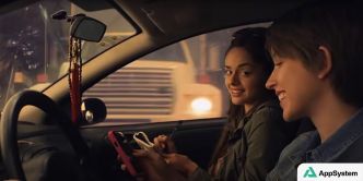 Les jeunes conducteurs passent trop de temps sur leur téléphone, révèle une étude inquiétante