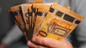 Le dinar algérien chute à un niveau historique face à l'euro