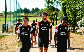 Tout le monde sur le terrain, sauf Dieng et Kalulu, pour la reprise du FC Lorient