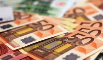 Il a plu des billets de banque: 15.000 euros lâchés en pleine ville depuis un hélicoptère pour respecter la dernière volonté d'un homme disparu