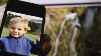 Mort d'Émile : "Deux mondes parallèles", ces attitudes aux obsèques de l'enfant qui en disent long sur les relations entre les membres de sa famille