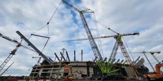 Stade Prince Moulay Abdellah : La grue à chenilles phare de Zoomlion démarre ses opérations de levage critiques