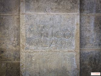 Le saviez-vous ? Ce graffiti de 1764 sur la place des Vosges est le plus vieux de Paris