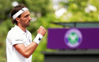 Arthur Rinderknech se qualifie pour le troisième tour à Wimbledon et égale sa meilleure performance en Grand Chelem