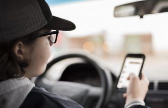 Les jeunes américains passeraient le 5ème de leur temps au volant… à regarder leur smartphone