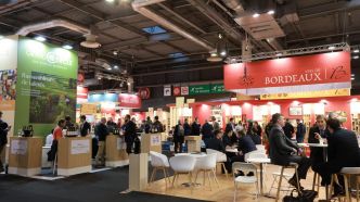 Salon du vin sanglant à Paris : ivres après avoir vidé les fonds de bouteilles, les agents d'entretien s'étaient battus