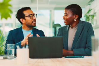 Un regard et voilà : comment de simples gestes tissent du lien social