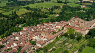 Ce charmant village vient d'être élu "préféré des Français" et il va devenir la destination week-end de l'été 2025