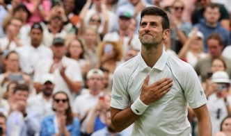 « Je réfléchirai à ce que j'ai traversé quand je siroterai des margaritas sur la plage avec Federer et Nadal », Djokovic plaisante après sa 99ᵉ victoire à Wimbledon