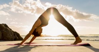 Cette position hyper simple à faire à la plage va tonifier votre haut du corps sans que vous vous en rendiez compte