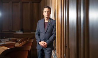 Premier citoyen à 25 ans, le neuchâtelois Emile Blant reverdit la politique