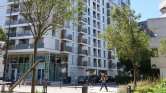« Imaginez qu'un enfant joue avec » : à Paris, une soixantaine d'armes découvertes dans un local à vélos du XIIIe