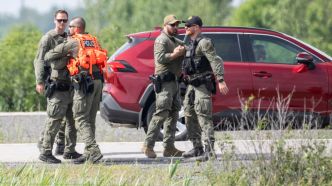 Fillette abandonnée en bordure de l'autoroute: sa mère accusée de négligence criminelle