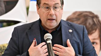 La CAQ et son ministre de l'Éducation coupent dans le réseau, mais pas dans les ordres!