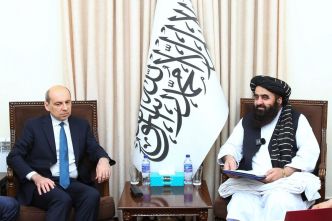La Russie reconnaît officiellement le gouvernement instauré par les talibans en Afghanistan, une première mondiale