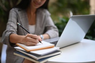 « Le travail garde une place centrale dans la vie des Français »