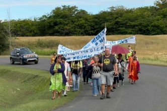 Une marche en soutien au personnel médical de la province Nord