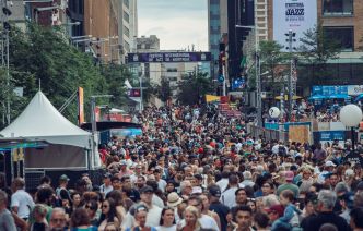 Les bouteilles en aluminium distribuées au Festival de jazz, un «incitatif au gaspillage»