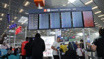 Grève des contrôleurs aériens : 40% des vols supprimés dans les aéroports parisiens ce vendredi, jusqu'à 50% dans le Sud