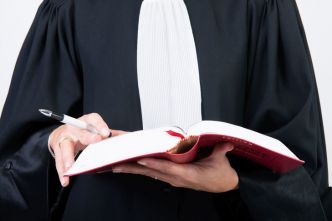 Mandat de dépôt contre un avocat ‘promoteur’