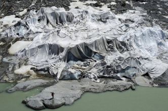 L'été débute à peine et les glaciers suisses ont déjà perdu leur masse de neige accumulée en hiver