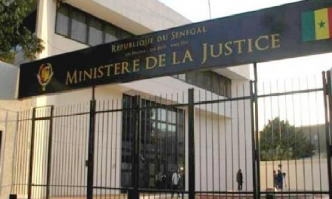 Esquisses de solutions autour d'une crise : Avec une réforme en cours, le ministère de la Justice s'engage au dialogue