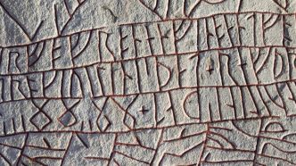 Cette ancienne pierre runique découverte au Canada laisse les archéologues perplexes