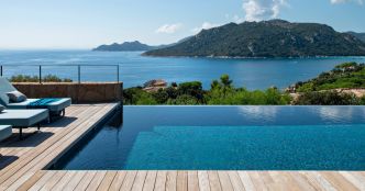 Voici 20 piscines spectaculaires où on aimerait se rafraîchir cet été !