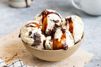 Glace vanille aux éclats de brownie